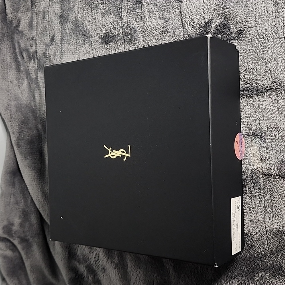 Ysl beauty pouch and small wash cloth[gwp]